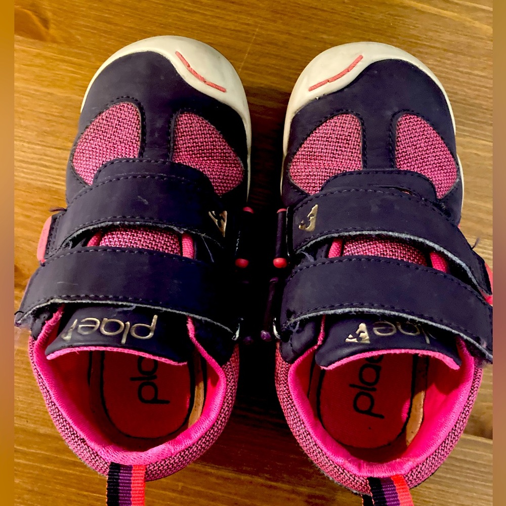 Plae girls sneakers